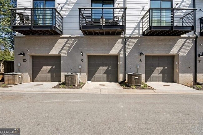 Building Photo - 1350 May Ave SE