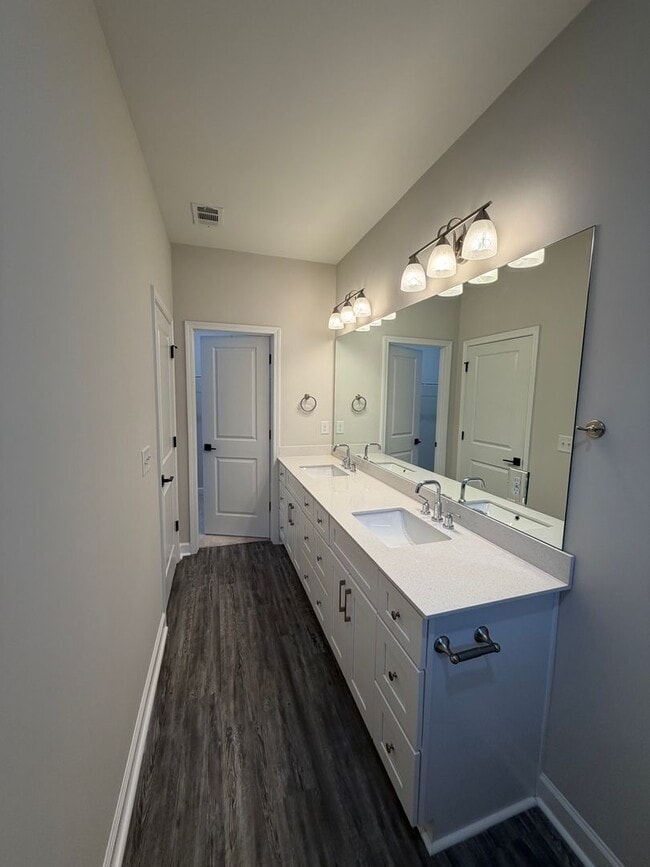 Building Photo - Stunning 3 Bed | 3.5 Bath Townhome in Atlanta’s Sought-After Upper Westside (30318)