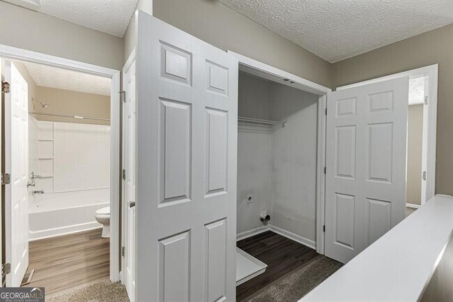 Building Photo - 2883 Creek Bottom Ct