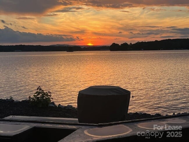 Building Photo - 4897 Kiser Island Rd