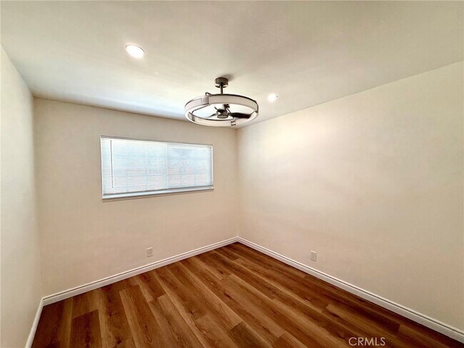 Building Photo - 1803 W Greenleaf Ave