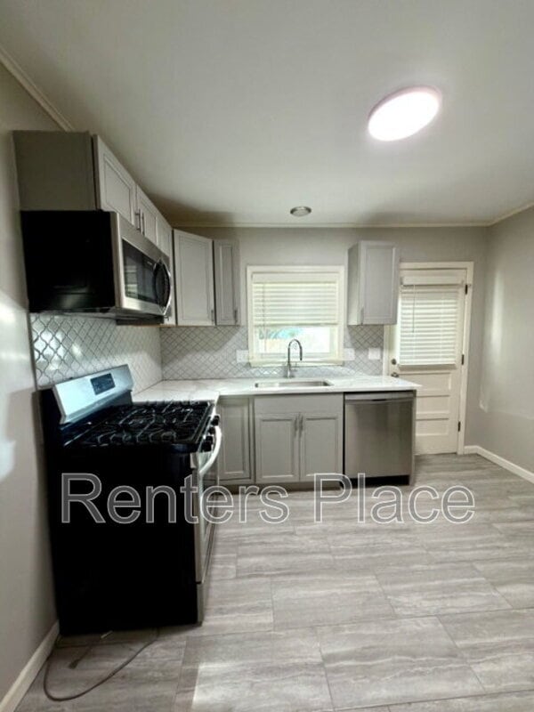 Building Photo - 1528 S St Louis Ave