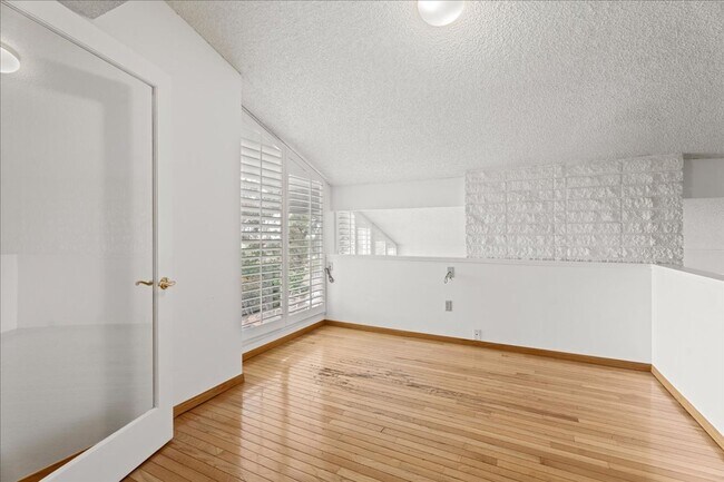 Building Photo - Updated 4-Bedroom with Pool and Bonus Loft...