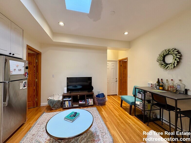 Building Photo - 1801 Beacon St