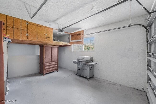 Building Photo - 1833 N Bahama Ave
