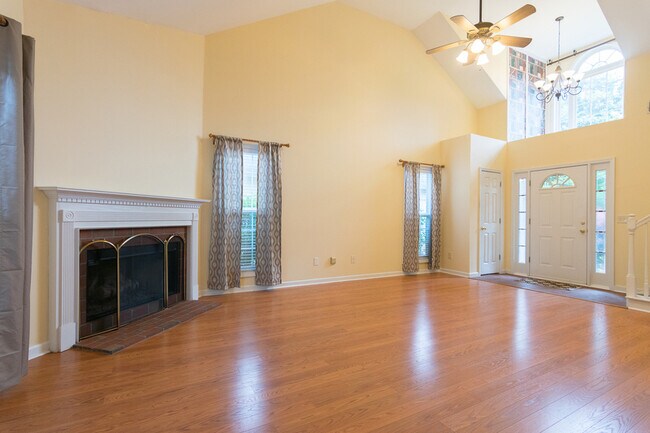 Building Photo - 340 Bedford Dr