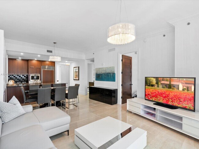 Building Photo - 15901 Collins Ave