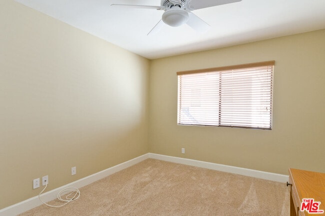 Building Photo - 10982 Roebling Ave