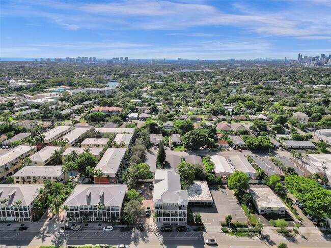 Building Photo - 2356 Wilton Dr