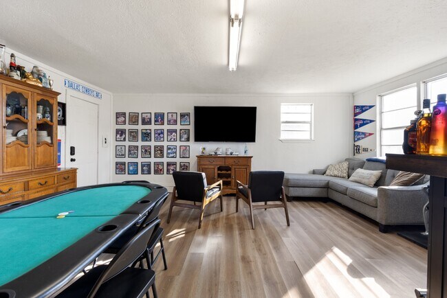 Building Photo - Updated Garland Home