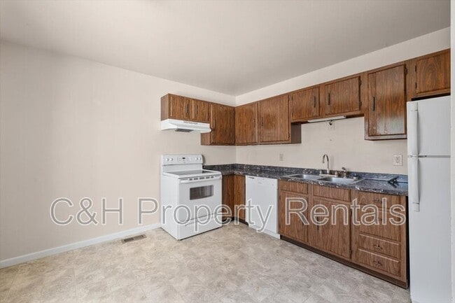 Building Photo - 2252 Avenue C