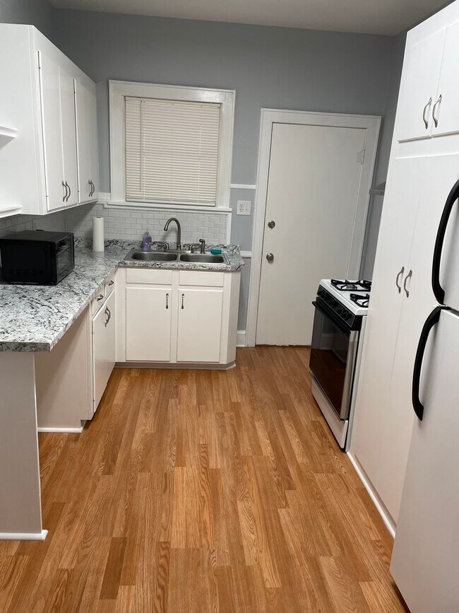 Building Photo - South Highlands Apartment, All Appliances Included