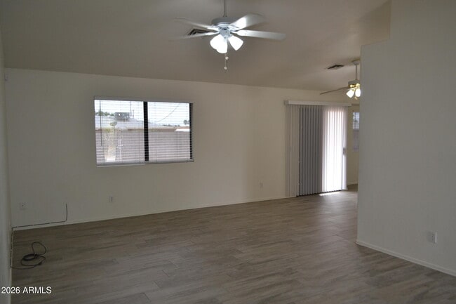 Building Photo - 445 E Osage Ave