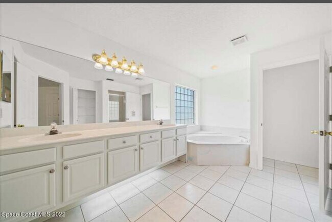 Building Photo - 525 Justine Ave NW