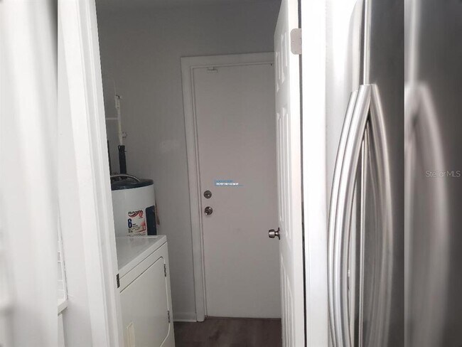 Building Photo - 4486 Yorkshire Ave