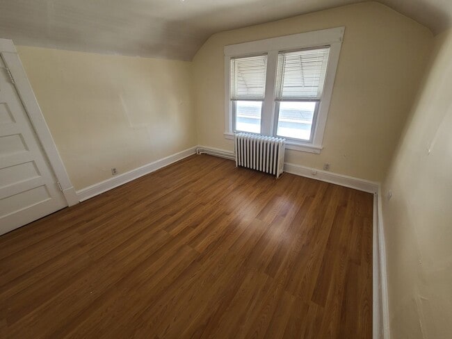 Building Photo - 443 Main St