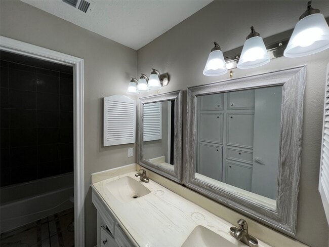 Building Photo - 15219 Paladora Dr