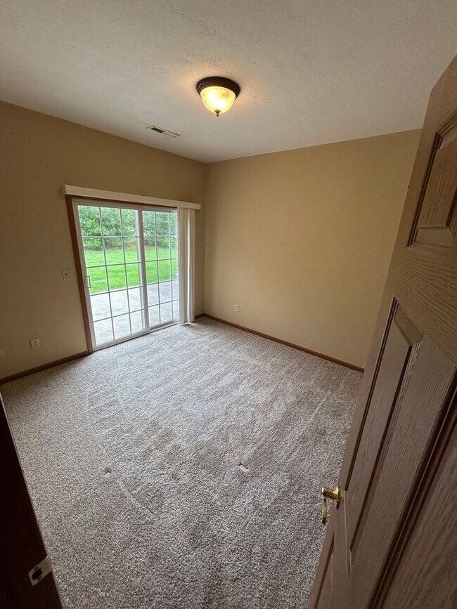 Building Photo - Modern & Spacious 2-Bedroom Ranch Condo – Available Soon in Troy, OH!