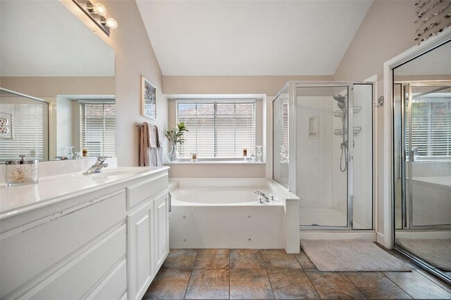 Building Photo - 1215 Boerne Dr