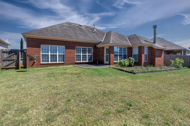 Building Photo - Home for rent in Hghland Ridge