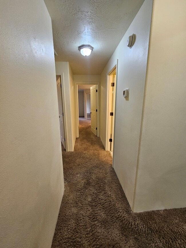 Building Photo - Lovely Central Point Home in Convenient Location