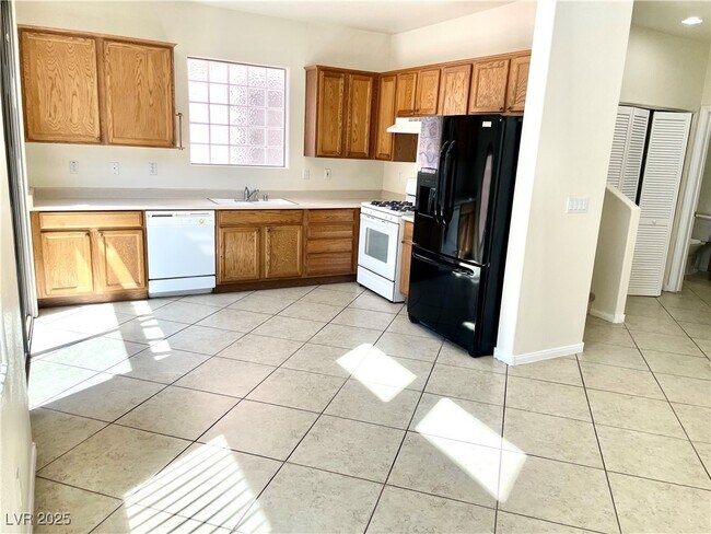 Building Photo - 8233 Strawberry Spring St