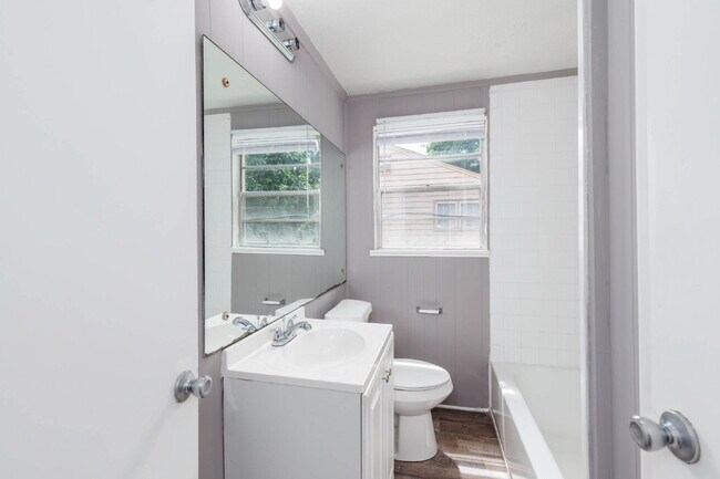 Building Photo - 2 Bedroom Duplex in Bessemer