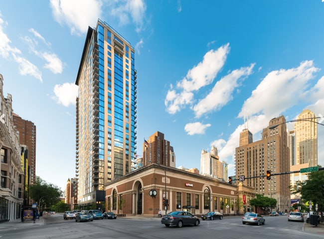 Building Photo - 33 W Delaware Pl