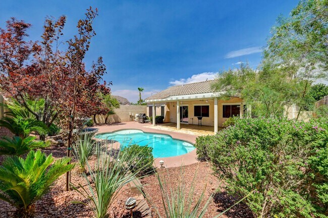 Building Photo - Beautiful 3 Bedroom Single Story Home in A...