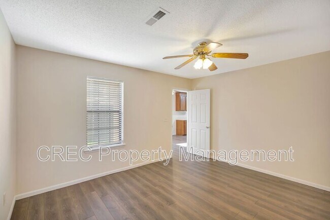 Building Photo - 1005 Tj Ln