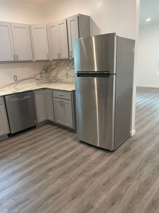 Building Photo - Must See!!! 1 bedroom 1 bath duplex completely remodeled inside.