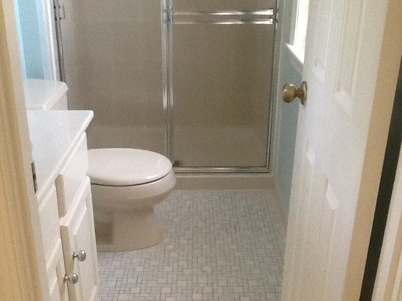 Master Bath - 6639 Hillandale Rd