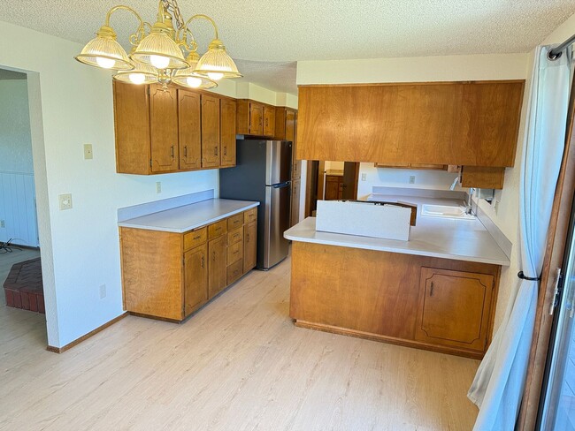 Building Photo - Well-kept house in desirable Thurston neighborhood!