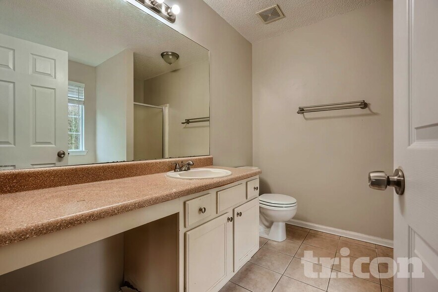 Building Photo - 3160 Brookfield Dr SW