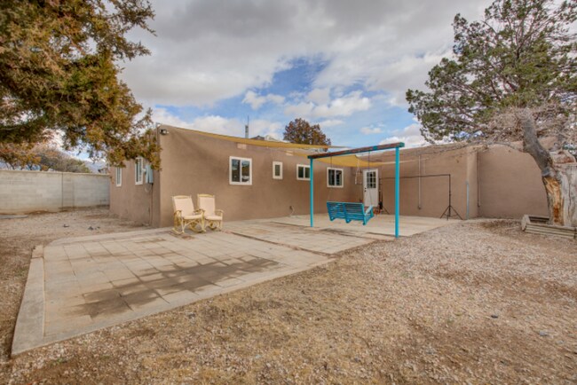 Building Photo - 7601 Hannett Ave NE