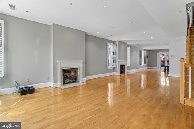 Building Photo - 1343 Q St NW