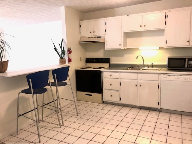 Kitchen - 120 Wellington Ct