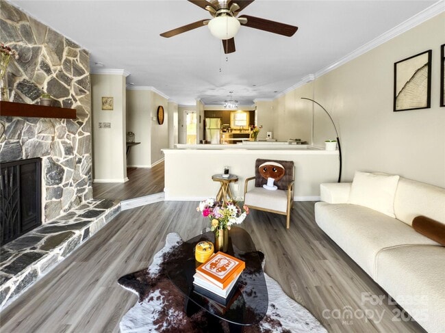 Building Photo - 9808 Emerald Point Dr