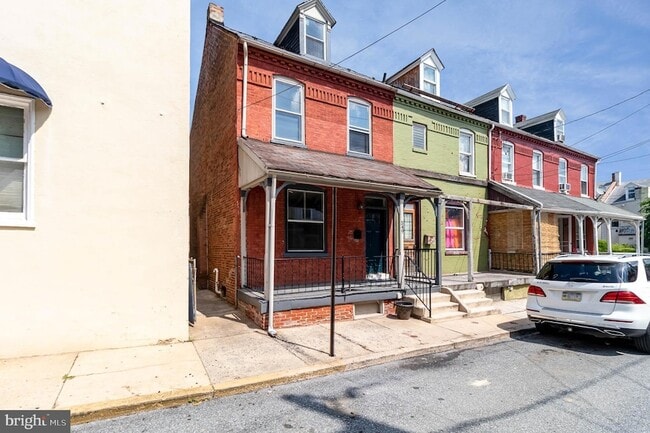 Building Photo - 549 Spruce St