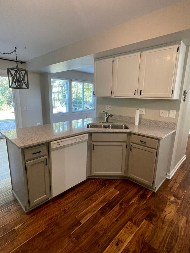Building Photo - 357 Persimmon Ct