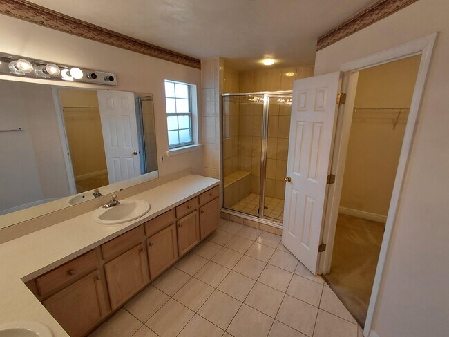 Building Photo - 1810 Newman Ln