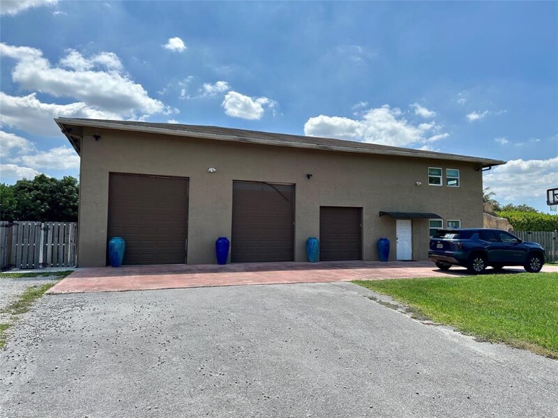 Building Photo - 1650 SW 117th Ave