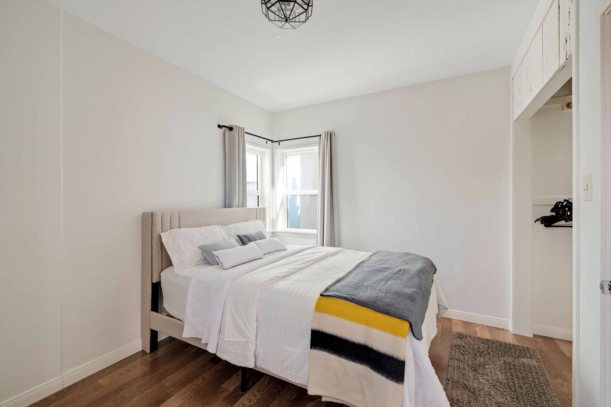 Building Photo - 1634 Bayview Dr