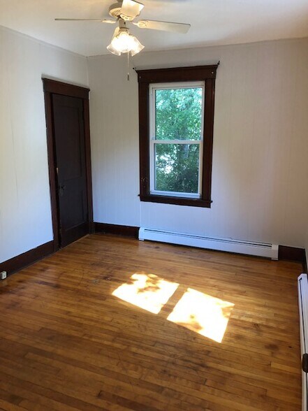 Bed 2 - 53 Pilgrim Ave