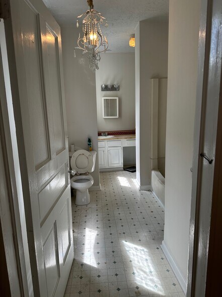 Building Photo - 114 S 5th Ave