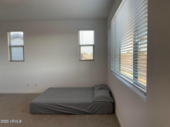 Building Photo - 9115 W Glenrosa Ave