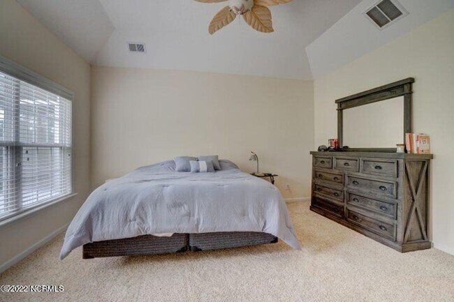 Building Photo - BEAUTIFUL BRICK HOME IN BRUNSWICK PLANTATION