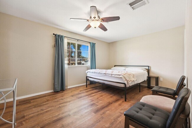 Building Photo - 56034 Desert Gold Dr