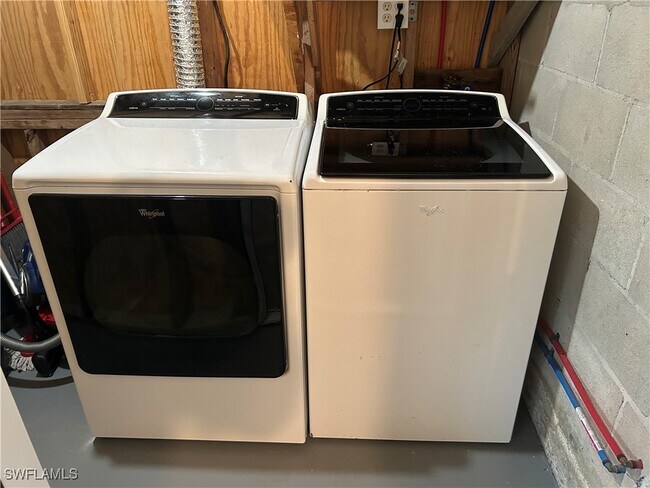 Building Photo - 4518 W Alhambra Cir