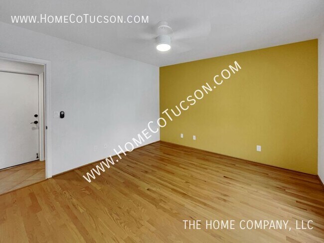 Building Photo - 1005 W Los Altos Rd